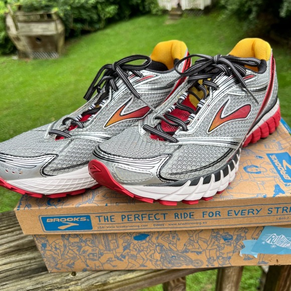 Brooks Ghost 6 Running Shoes 11.5 Narrow Silver Red Y2K Gorpcore Techwear Runner main image 4